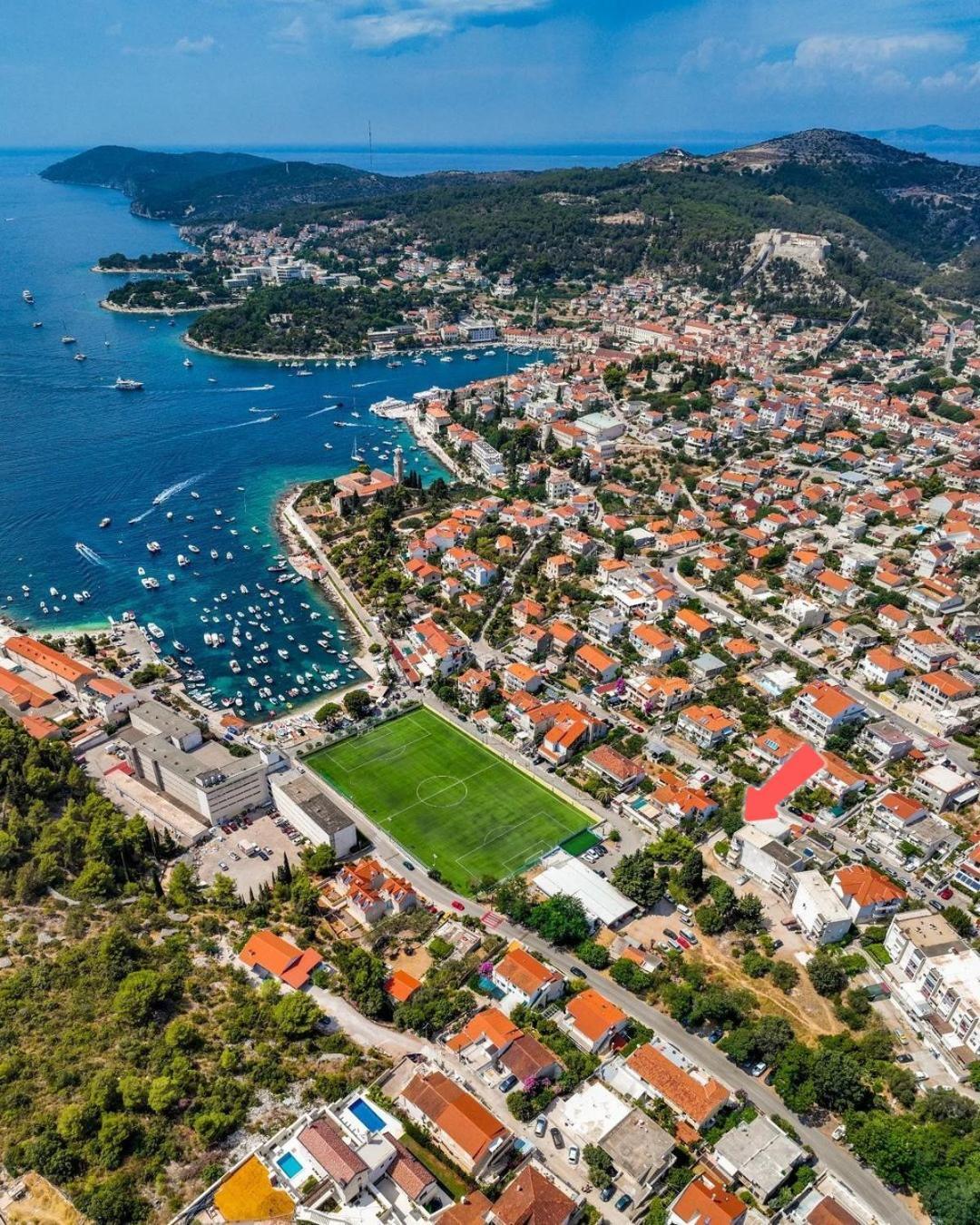Room Tai - Spacious And Comfy With Private Terrace Hvar Town Eksteriør billede