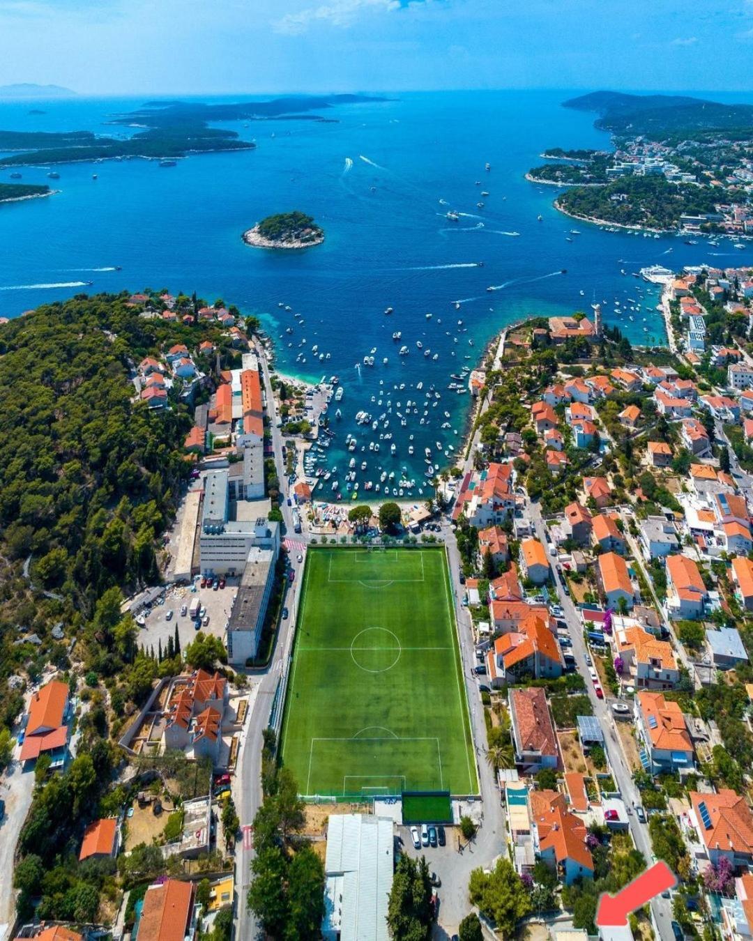 Room Tai - Spacious And Comfy With Private Terrace Hvar Town Eksteriør billede