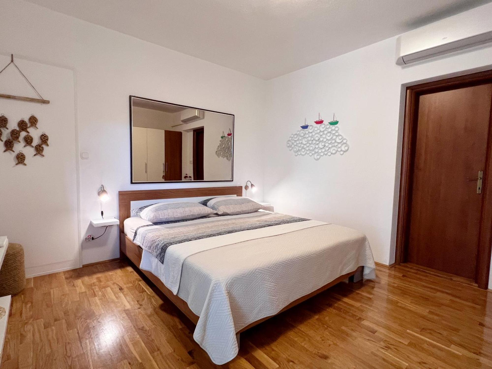 Room Tai - Spacious And Comfy With Private Terrace Hvar Town Eksteriør billede